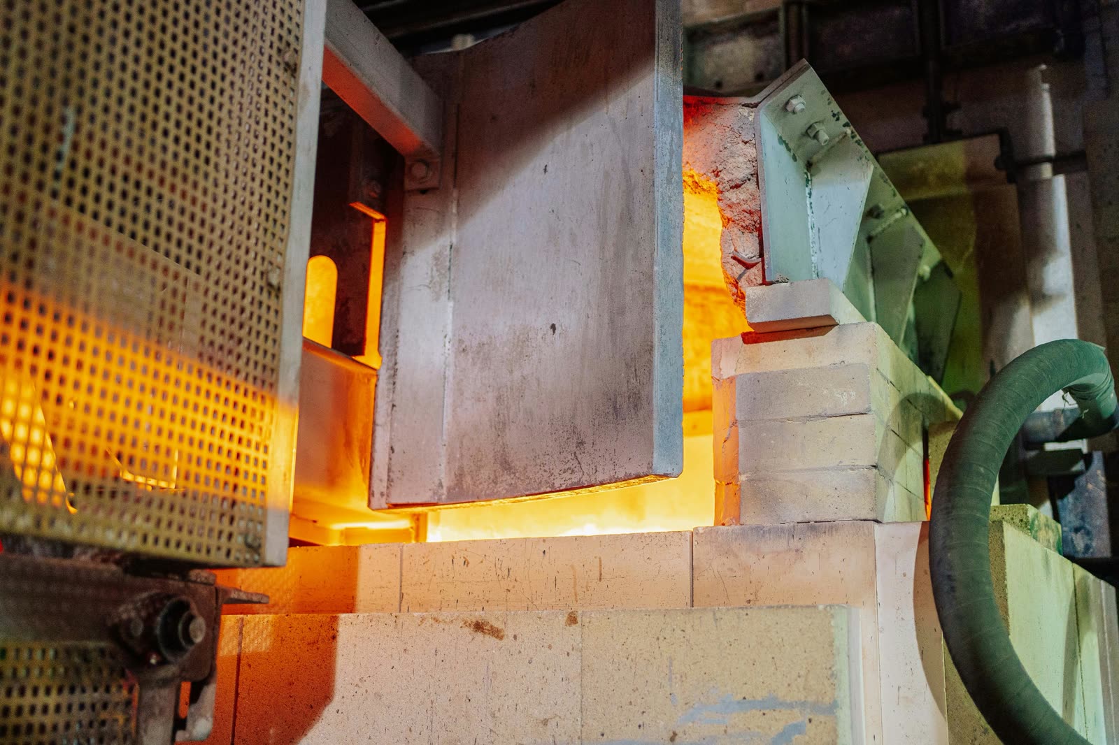 Refractory-lined glass melting furnace